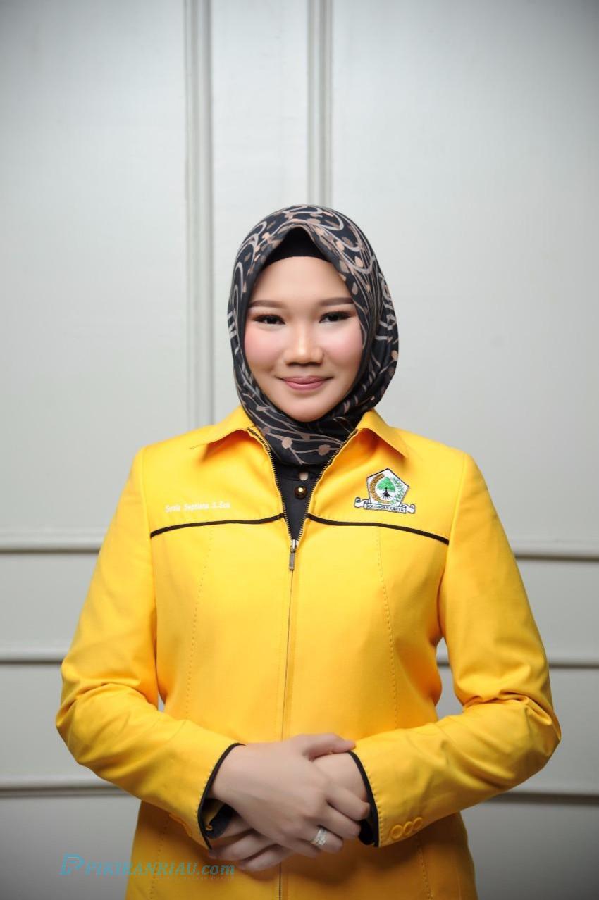 Bangga Mengenakan kan Batik, Sovia : Jangan Kalah Saing Dengan Produk Luar !
