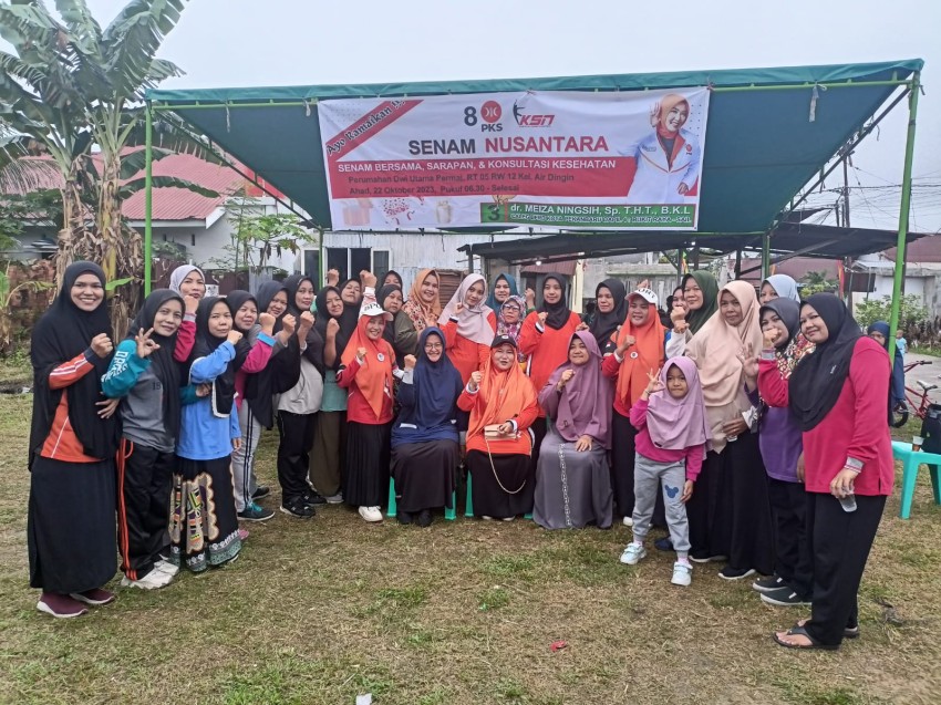 dr Meiza Ningsih Bacaleg PKS Gelar Pemeriksaan THT dan Senam Nusantara di Dwi Utama Permai Air Dingin