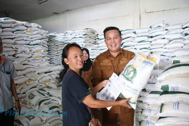 Pemerintah Kota Pekanbaru Mulai Salurkan Beras CPP 2024 untuk 17.000 KPM