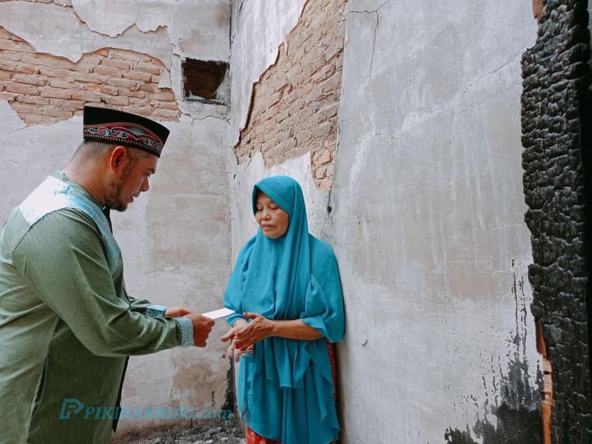 Datangi Rumah Warga Korban Kebakaran, Hamdani Langsung Telepon Dinas Sosial dan Lurah Minta Bantuan