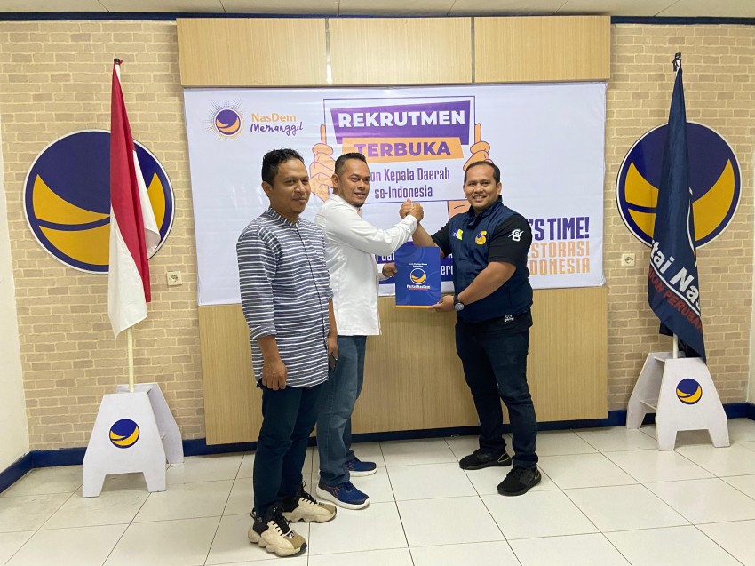 Hamdani Ambil Formulir Calon Walikota Pekanbaru di Kantor DPW Nasdem  Riau