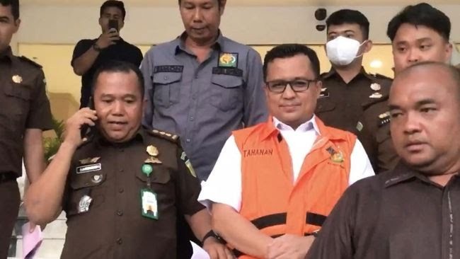 Kadisdik Riau Jadi Tersangka Perjalanan  Fiktif Rp 2,3 M, Langsung Ditahan