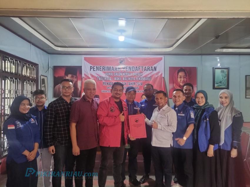 Daftarkan Agung Nugroho Sebagai Bakal Calon Walikota, DPC Demokrat Pekanbaru Ambil Formulir di PDI-P