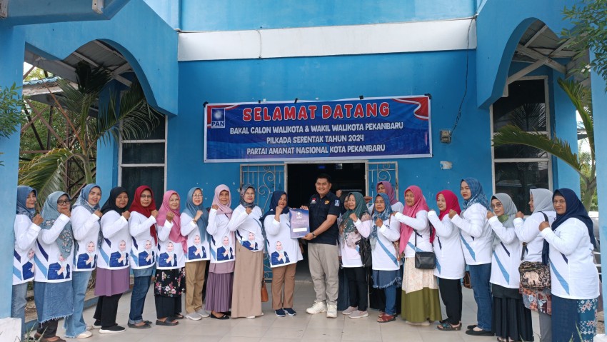 Di Daftarkan Srikandi Ade Hartati Perdana Daftar ke PAN