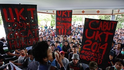 Jokowi Sebut UKT Mungkin Naik Tahun Depan