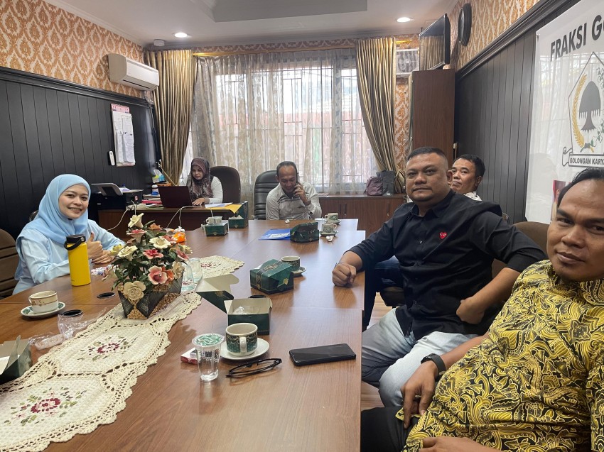 Putri Varadina Siap Bantu Warga Griya Tika Perbaiki Jalan Rusak