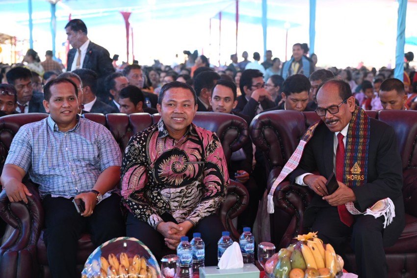 Diulosi Preases Distrik 22 HKBP Riau Pdt.Hantus Hutapea,  Abdul Wahid didoakan Jadi Gubernur Riau