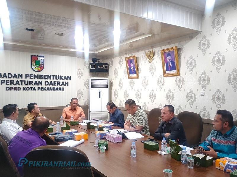 Bahas 4 Ranperda, Bapemperda DPRD Pekanbaru Adakan Rapat Kerja