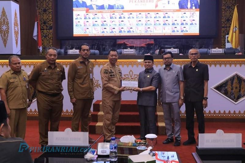 DPRD Pekanbaru Gelar Rapat Paripurna Penyampaian Ranperda Kawasan Tanpa Rokok dan Perubahan Perda Nomor 2 Tahun 2017
