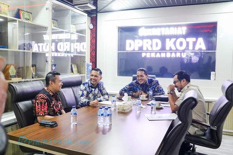 Pimpinan DPRD Pekanbaru Adakan Rapat Khusus dengan Pj Walikota Bahas LKPj