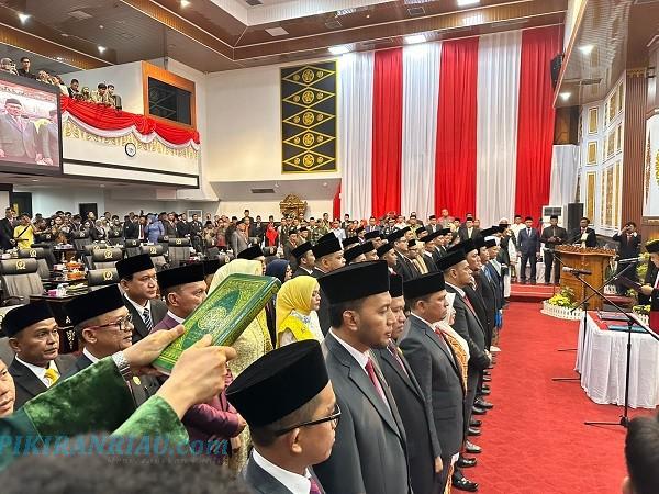 50 Anggota DPRD Kota Pekanbaru Resmi Dilantik