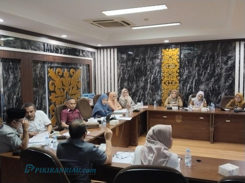 Komisi III Rapat dengan Dinsos Kota Pekanbaru Bahas  DTKS dan Gepeng