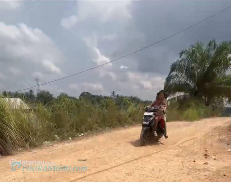 Reses Sovia Septiana di Tuah Negeri Pekanbaru, Warga Keluhkan Jalan Masih Tanah Padahal Dekat Kantor Walikota